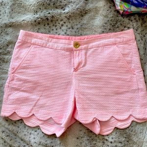 Lilly Pulitzer Scalloped Pink Shorts. Buttercup 5” inseam 🌸